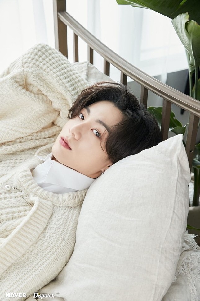 Học Jungkook (BTS) bí quyết vượt qua khủng hoảng tuổi 20 để có được thanh xuân hạnh phúc ảnh 2