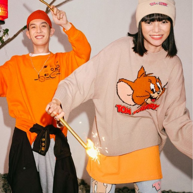 Sau Doraemon và Totoro, đến lượt huyền thoại hoạt hình Tom & Jerry khuấy đảo làng thời trang ảnh 1