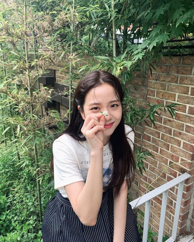 BLACKPINK đúng là cao thủ trang điểm: Son phấn đầy đủ mà nhìn cứ ngỡ mặt mộc ảnh 9