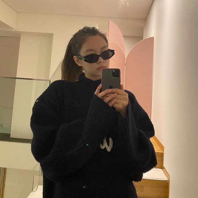 Muốn có ảnh selfie xịn xò với gương, hãy học ngay những bí quyết này của BLACKPINK! ảnh 5