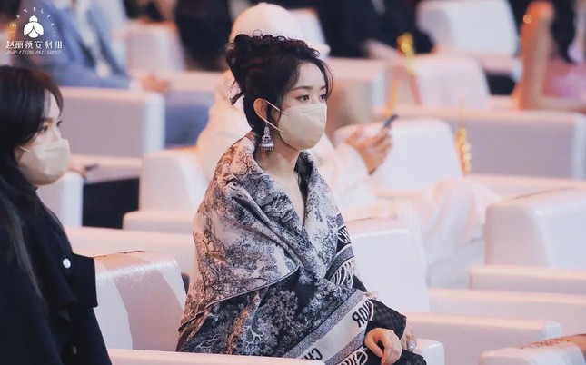 Đụng độ hai tình cũ của chồng, Triệu Lệ Dĩnh hành xử thế nào mà được netizen vỗ tay? ảnh 5
