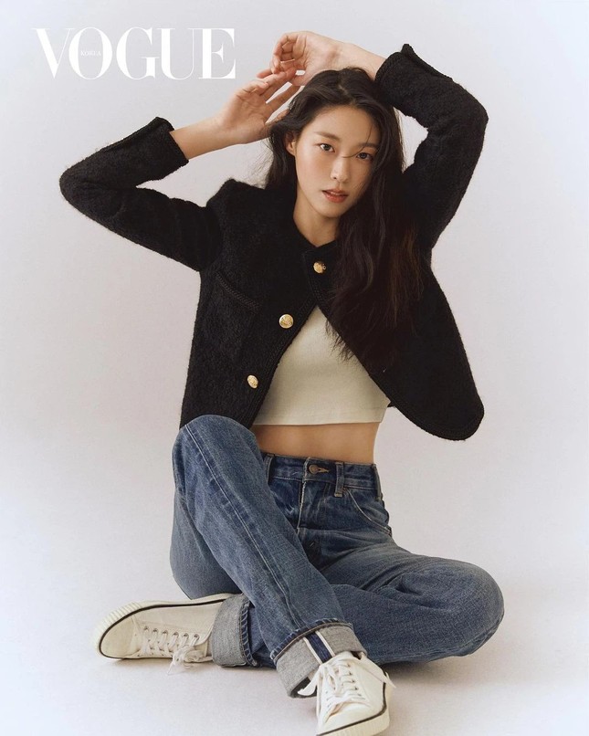 Là nàng thơ Celine nhưng Lisa lại không nổi bật bằng Seolhyun trong màn đụng hàng này ảnh 4