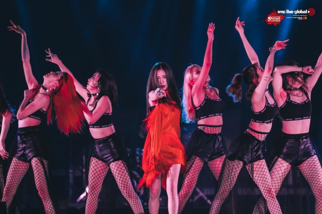 Hiếm hoi lắm stylist BLACKPINK mới chọn nhầm đồ diễn, lại đúng màn solo của Rosé ảnh 8