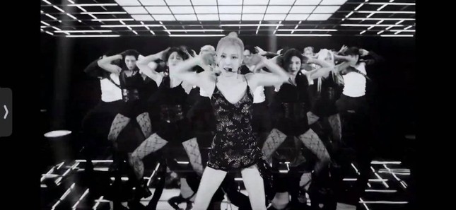 Fan nhanh chóng minh oan cho Rosé trước cáo buộc “On The Ground đạo nhạc Taylor Swift“ ảnh 1