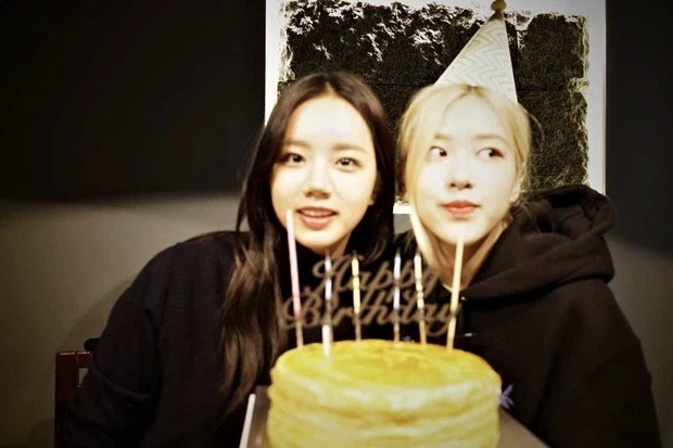 Chỉ một chi tiết này cũng chứng tỏ Rosé (BLACKPINK) đúng chuẩn “bạn nhà người ta” ảnh 2