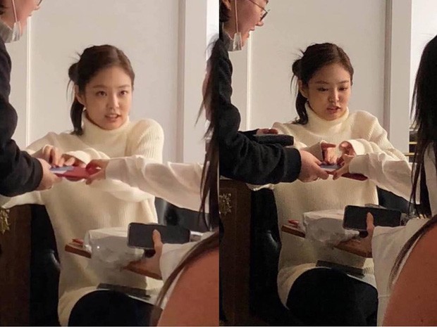 Rosé và Jennie khi chơi với idol nhóm khác đều có chung cách hành xử tinh tế này ảnh 3