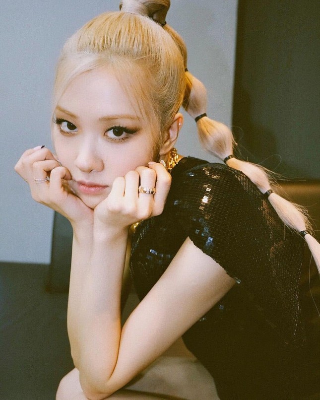 Vì đâu BLINKs mừng muốn khóc khi nhìn thấy Rosé buộc tóc quá xinh trong đợt solo? ảnh 7