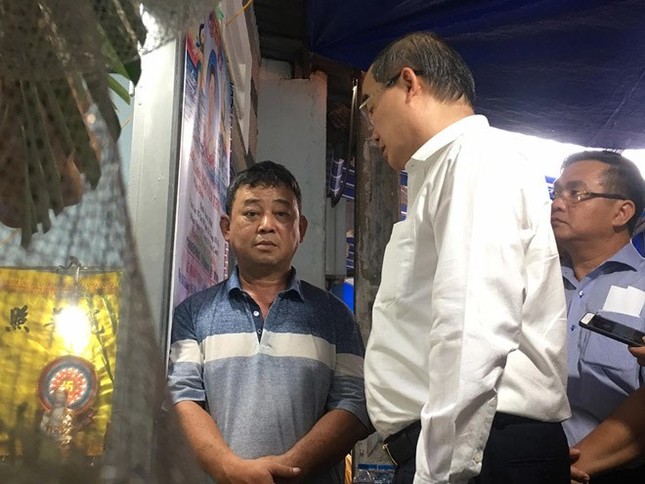 Toàn cảnh vụ cây phượng bật gốc đè vào người học sinh gây thương vong tại trường Bạch Đằng ảnh 9