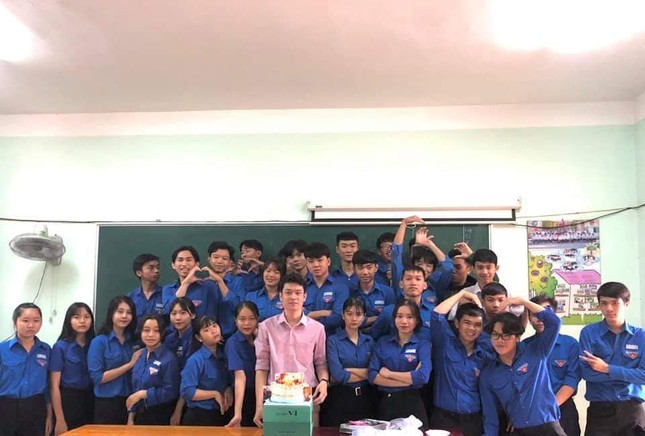 "Mỹ nam" bạn đang ngắm là một giáo viên dạy Toán, và quan trọng là còn ĐỘC THÂN! ảnh 5