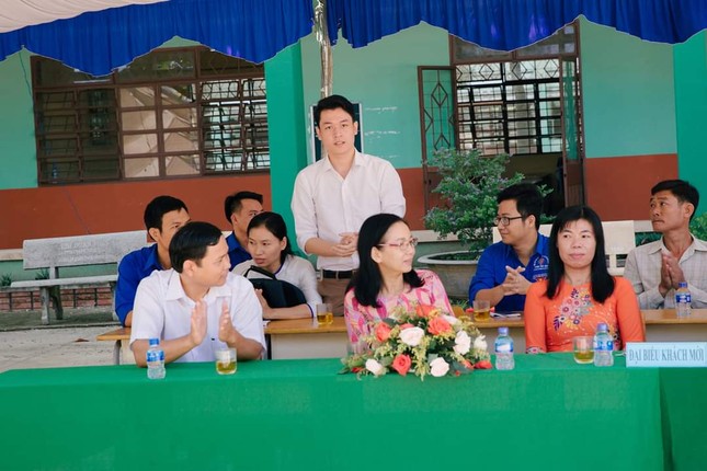 "Mỹ nam" bạn đang ngắm là một giáo viên dạy Toán, và quan trọng là còn ĐỘC THÂN! ảnh 6