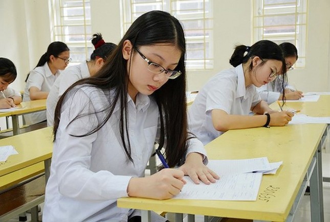 Tuyển sinh lớp 10 Hà Nội: 3 điểm mới khiến học sinh và phụ huynh “đứng ngồi không yên” ảnh 1