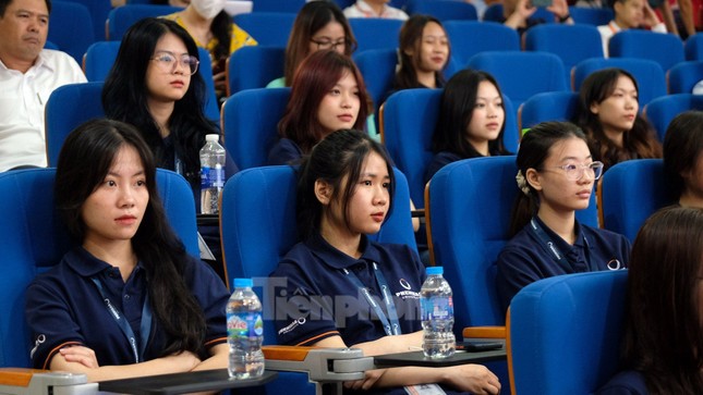 Thủ tướng Phạm Minh Chính: Ý thức học tập suốt đời đã thấm nhuần vào từng gia đình ảnh 5