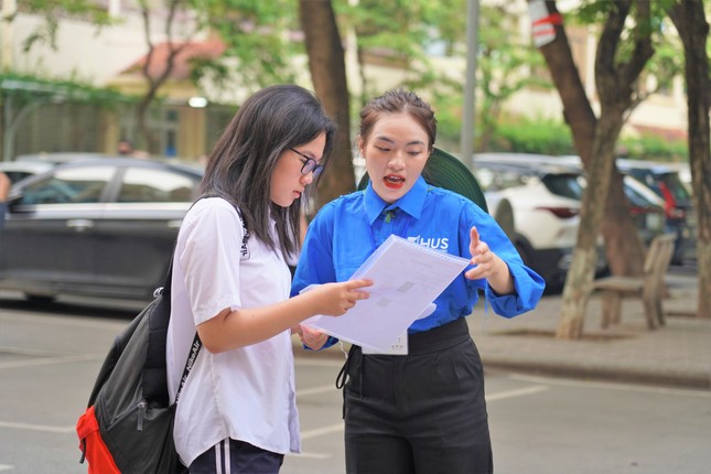 Trường THPT chuyên đầu tiên công bố điểm trúng tuyển lớp 10 trên địa bàn Hà Nội ảnh 1