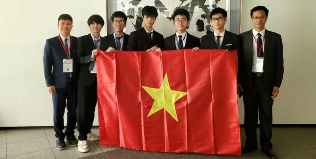 Việt Nam giành 2 huy chương vàng tại Olympic Vật lý quốc tế ảnh 1