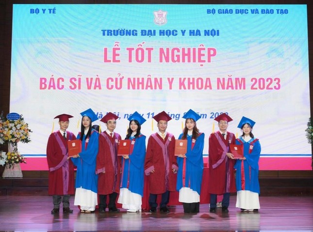 Khóa tuyển sinh có điểm chuẩn cao nhất lịch sử Trường ĐH Y Hà Nội tốt nghiệp ảnh 1