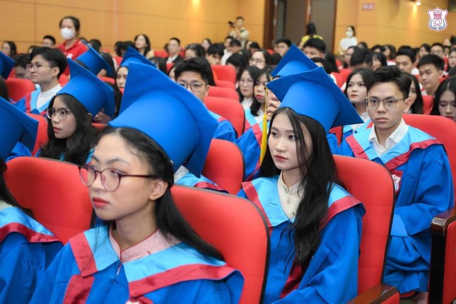 Khóa tuyển sinh có điểm chuẩn cao nhất lịch sử Trường ĐH Y Hà Nội tốt nghiệp ảnh 2