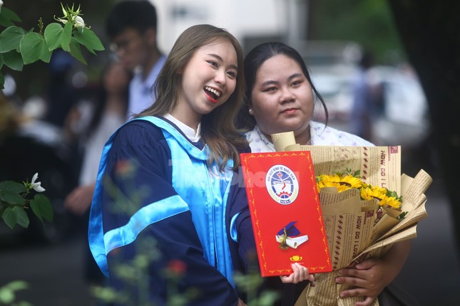 Gần 70% sinh viên Trường Đại học Kinh tế Quốc dân tốt nghiệp loại giỏi, xuất sắc ảnh 6