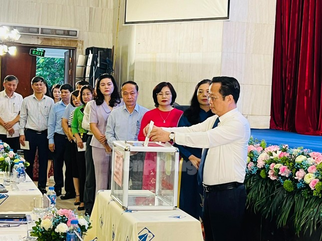 Ngành giáo dục chia sẻ sự đau thương với giáo viên, học sinh vụ cháy chung cư mini ảnh 3