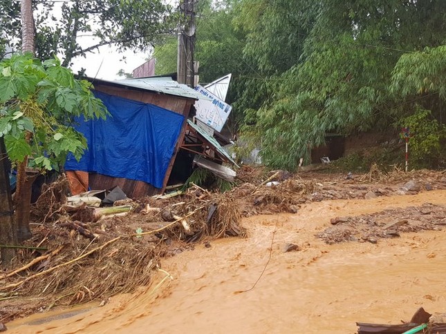 53 người mất tích do sạt lở núi ở Quảng Nam, quân đội vào hiện trường ảnh 2
