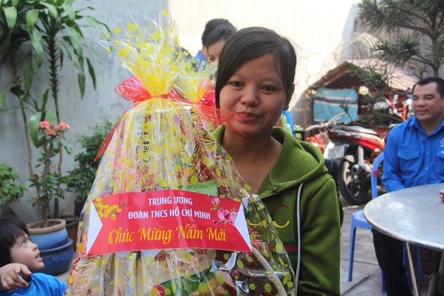 Bí thư thứ nhất Trung ương Đoàn 'vui tết cùng công nhân' Đồng Nai ảnh 3