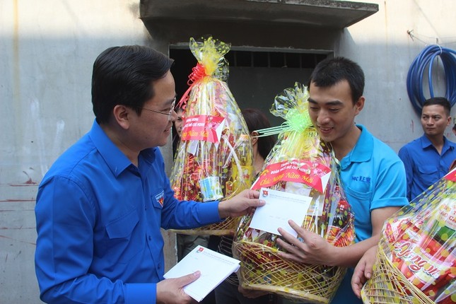 Bí thư thứ nhất Trung ương Đoàn 'vui tết cùng công nhân' Đồng Nai ảnh 2