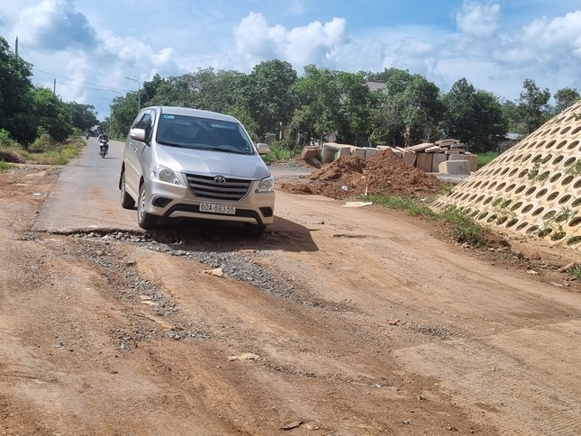 Cao tốc Phan Thiết - Dầu Giây vẫn ngổn ngang sau hơn 2 tháng khánh thành ảnh 3