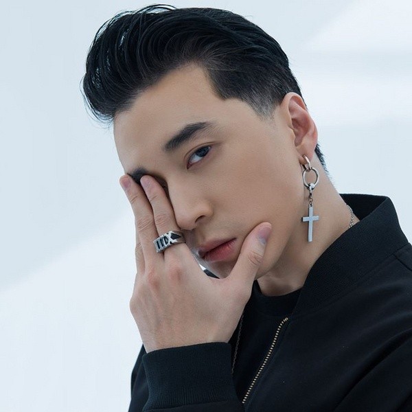 Giải mã Karik: Chàng rapper không hề gai góc mà vẫn khiến fangirl mê như điếu đổ ảnh 1