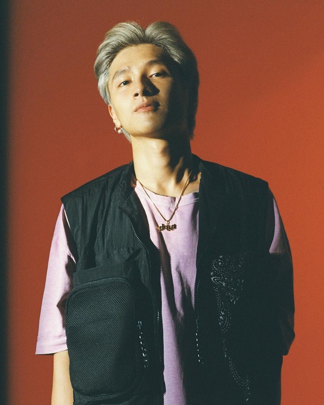 Loạt ảnh điển trai của rapper 16 Typh khiến fan nữ tiếc hùi hụi sau khi rời “Rap Việt“ ảnh 2