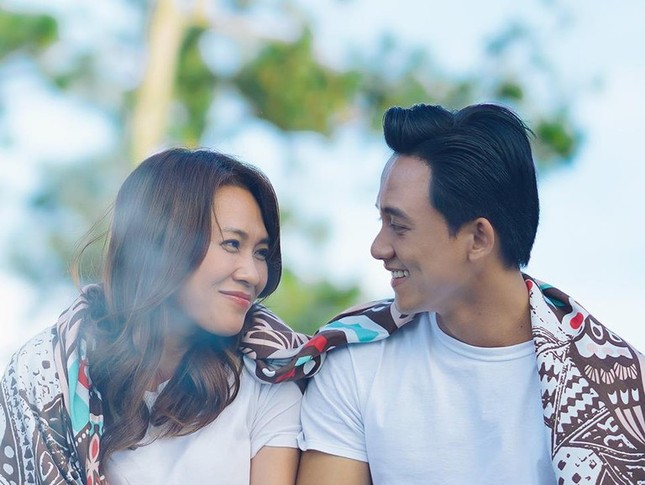 Netizen tìm ra điểm chung thú vị của những cặp đôi chị em tin đồn nổi tiếng V-Biz ảnh 1