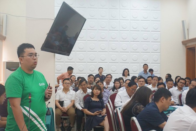 Tranh cãi gay gắt về Uber và Grab: Lợi ích nào cao hơn? ảnh 2