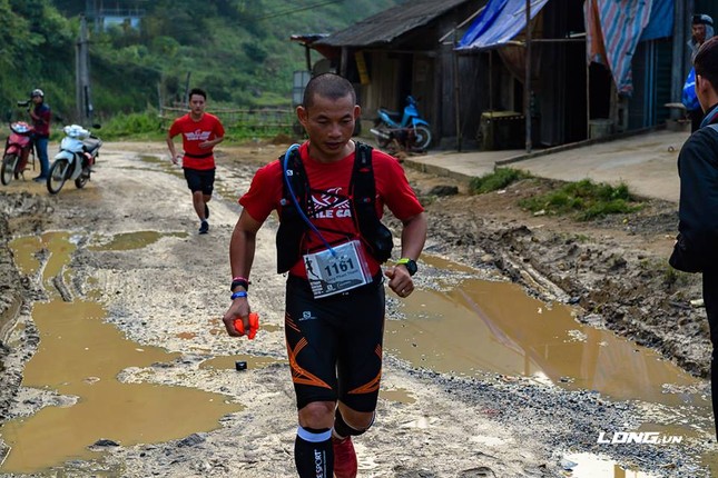 Gia đình trên đường chạy Tiền Phong Marathon 2019 ảnh 1