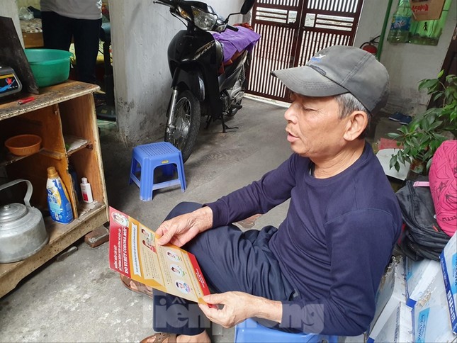 Bắt đầu xét nghiệm COVID-19 cho 'xóm' chạy thận cạnh bệnh viện Bạch Mai ảnh 1