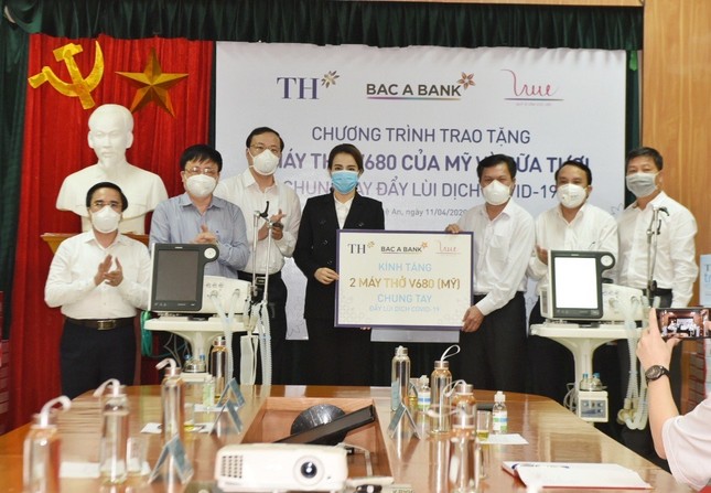 Nhóm doanh nghiệp của doanh nhân Thái Hương tặng thêm 2 máy thở chống COVID-19 ảnh 1