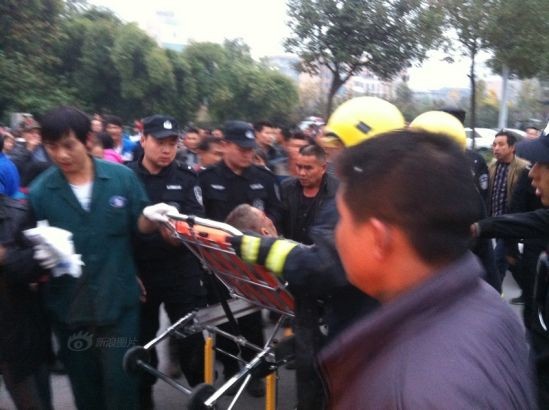 Khu dân cư nổ hoang tàn, 13 người bị thương ảnh 9