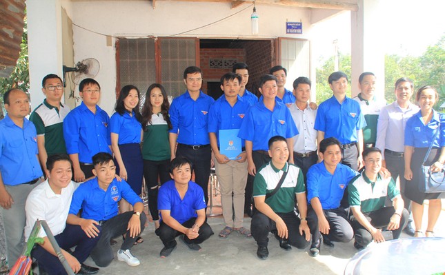 T.Ư Đoàn thăm hỏi, tặng quà Tết gia đình chính sách, thanh niên Tây Ninh ảnh 5
