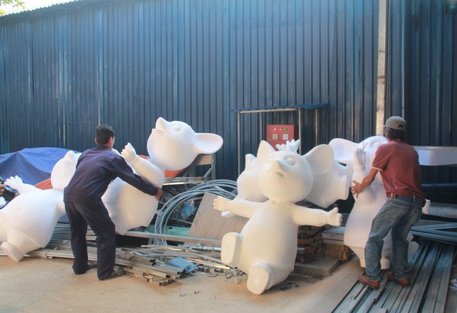 Hé lộ tạo hình nhà chuột tại đường hoa Tết ở phố Nguyễn Huệ ảnh 7
