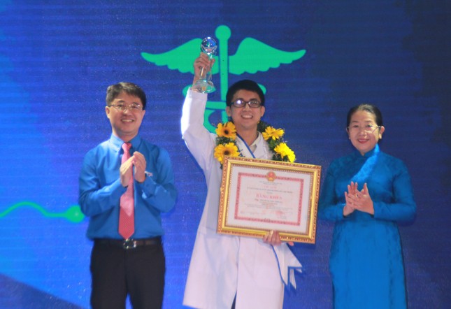 Vinh danh 12 công dân trẻ tiêu biểu TPHCM 2019 ảnh 7