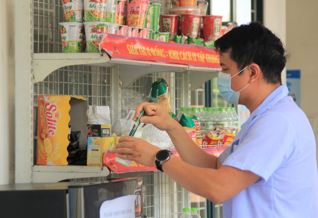 Ấm lòng 'siêu thị 0 đồng' ở khu cách ly người về từ vùng dịch ảnh 6