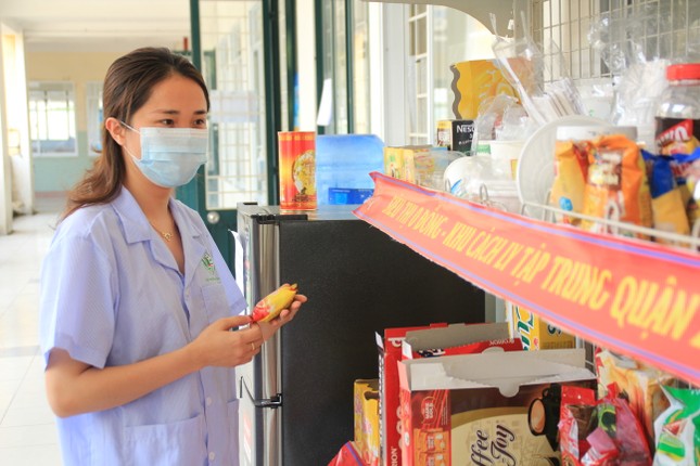 Ấm lòng 'siêu thị 0 đồng' ở khu cách ly người về từ vùng dịch ảnh 9