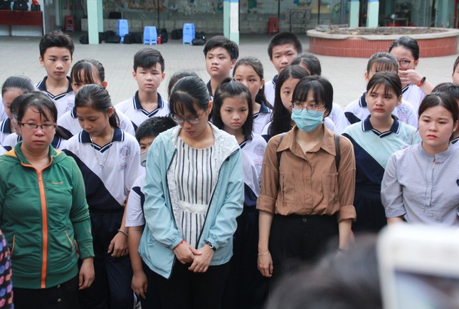 Linh cữu nam sinh Trường THCS Bạch Đằng về lại trường trước lúc đi xa ảnh 12