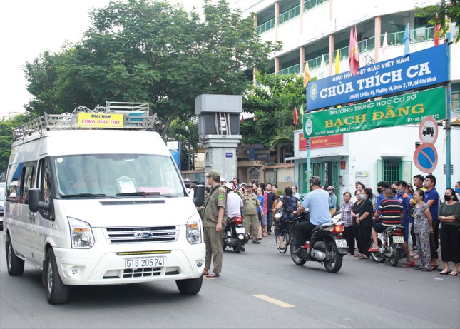 Linh cữu nam sinh Trường THCS Bạch Đằng về lại trường trước lúc đi xa ảnh 13