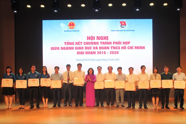 Phát huy tốt tiềm năng, vai trò của HSSV, cán bộ, giảng viên, giáo viên trẻ ảnh 1