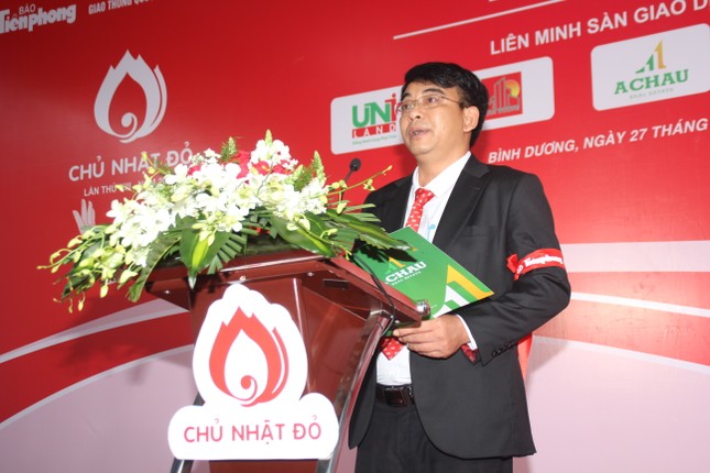 Rộn ràng ngày hội hiến máu Chủ nhật Đỏ trên đất Thủ ảnh 4