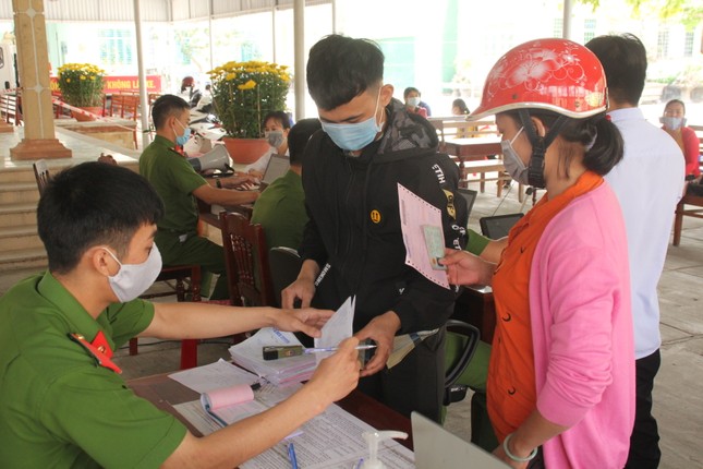 Làm căn cước công dân 'xuyên trưa, xuyên cuối tuần' trước nhu cầu tăng của người dân sau Tết ảnh 3