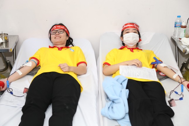 Sinh viên Trường ĐH Giao thông vận tải hiến máu Chủ nhật Đỏ dịp cuối năm ảnh 2