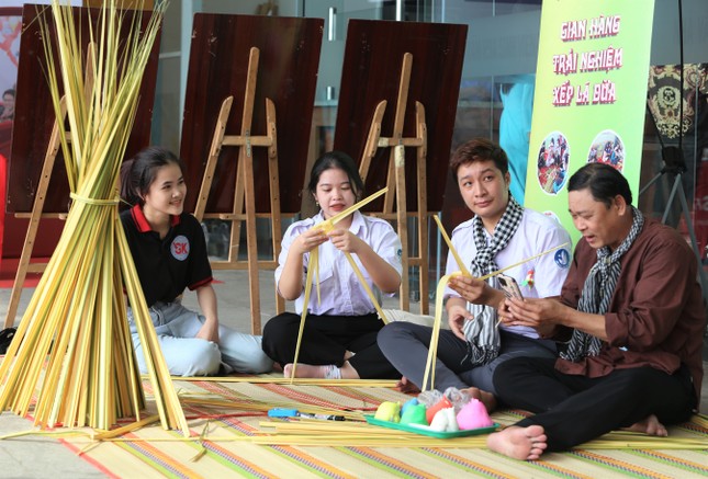 Bạn trẻ Việt hào hứng trải nghiệm ngày hội văn hóa hội nhập ảnh 10