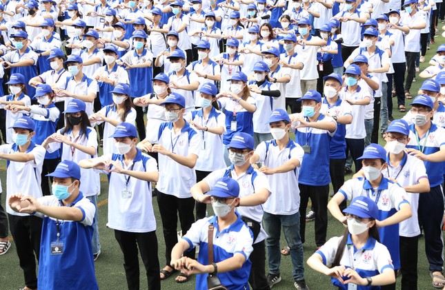 Màn đồng diễn xác lập kỷ lục Việt Nam của hơn 5.000 bạn trẻ TPHCM ảnh 3