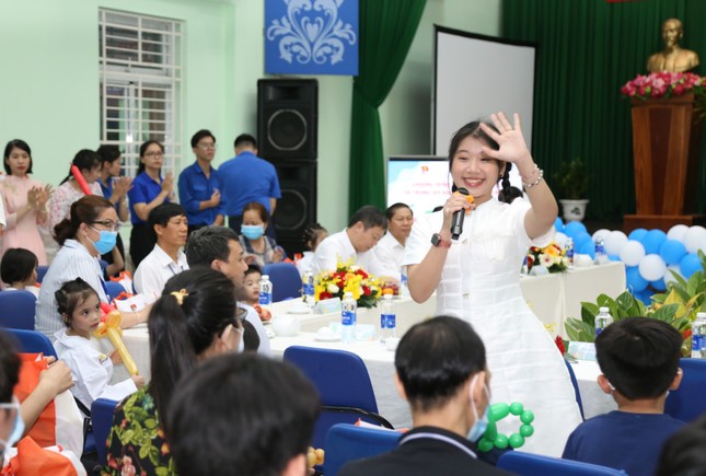 Thăm trung tâm nuôi dạy trẻ, Phó Thủ tướng giải quyết 'nóng' nhu cầu thiết thực của thiếu nhi ảnh 14