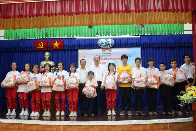 Chăm lo gần 2.000 trẻ tại các trung tâm bảo trợ, mái ấm ở TPHCM dịp Quốc tế thiếu nhi ảnh 1