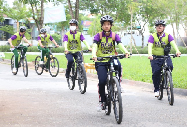 Bạn trẻ TPHCM đạp xe lan tỏa thông điệp bảo vệ hành tinh xanh ảnh 4